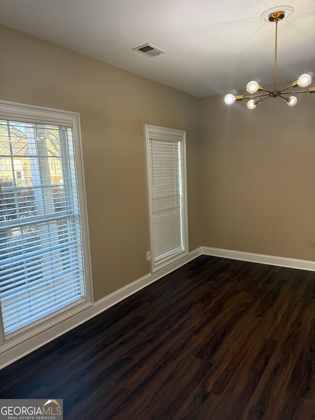 Building Photo - 2104 Ginger Estates Dr NE