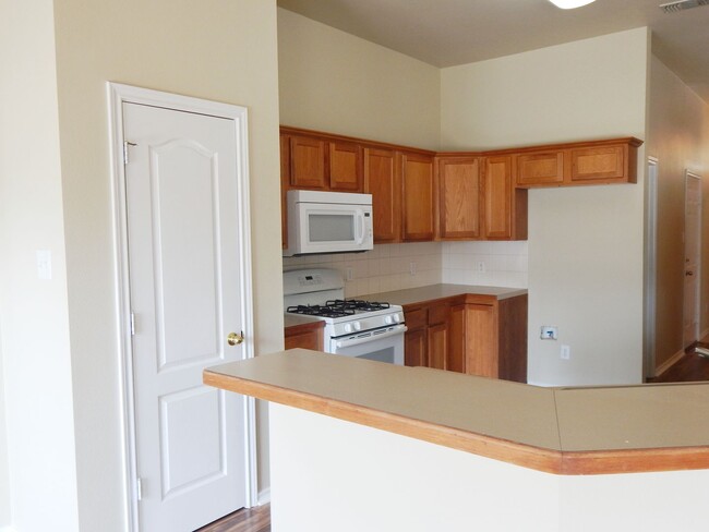 Building Photo - South Tyler - Handsome 3 Bedroom, 2 Bath H...