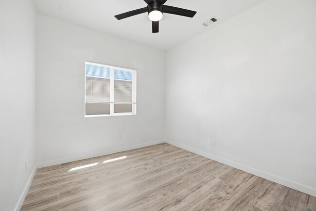 Building Photo - 6330 Mesita Dr