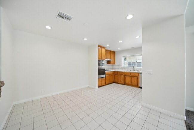 Building Photo - 357 N Pennsylvania Ave