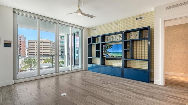 Building Photo - 111 S Pineapple Ave