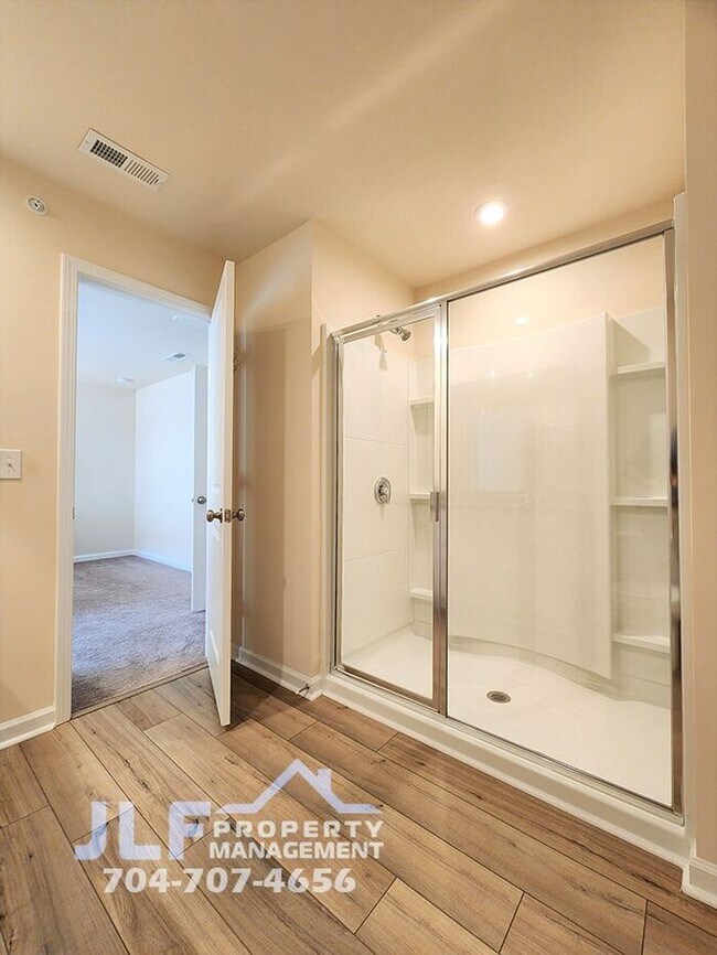 Building Photo - Coming Soon-Beautiful 5 Bed/3 Bath Home in...