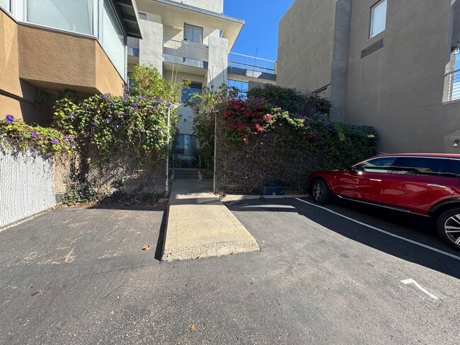 Building Photo - Beautiful 2Br/2Ba Townhome In Little Italy With Views Of The Bay! Call to schedule a showing at 7...