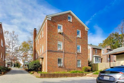Building Photo - 8507 Flower Ave - Unit 4 Takoma Park, MD 20912 - 2 YEAR LEASE SPECIAL - PETS OK! -  Large 1 Bed w...