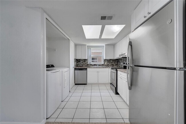 Building Photo - 9942 Turf Way