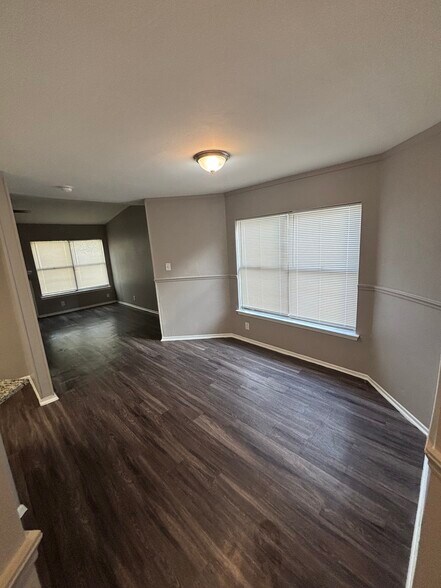 Nice breakfast nook/dining off kitchen with large window - 4122 Alaskian Sunrise