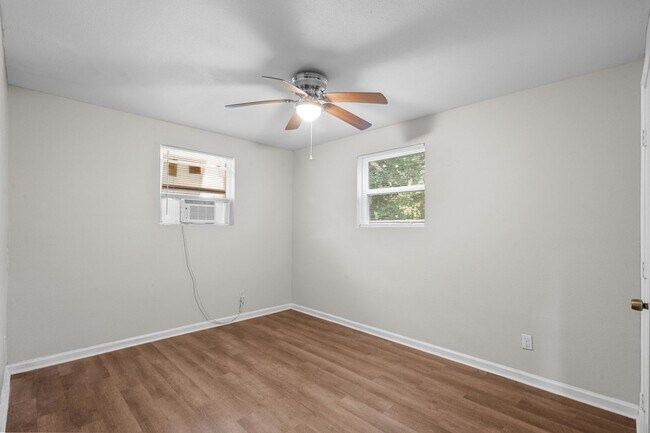 Building Photo - 2328 Boss St