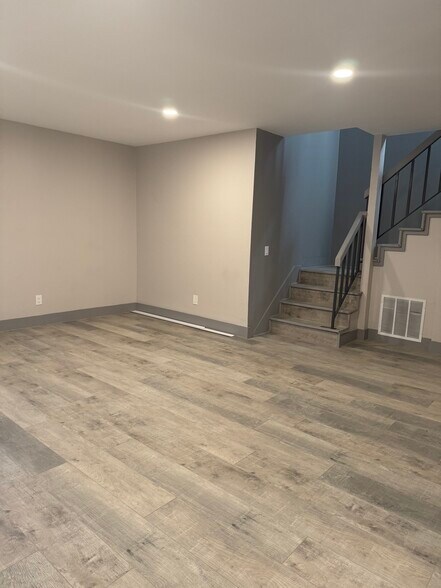 Building Photo - 7445 Laurelgrove Ave