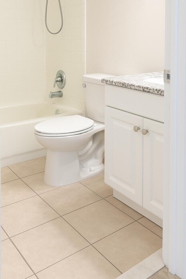 Building Photo - 4670 NE 5th Ave