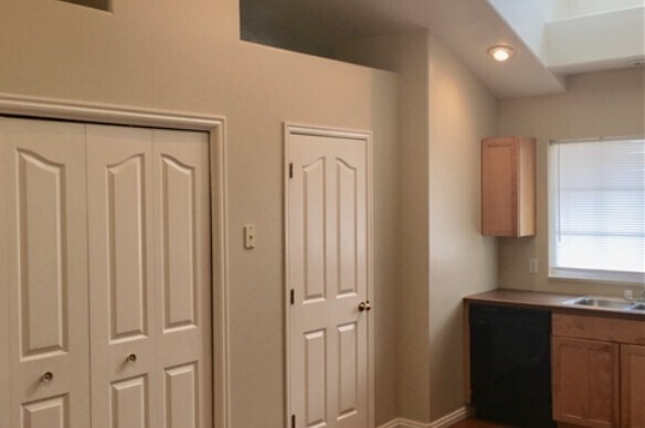 Building Photo - 540 E 450 N