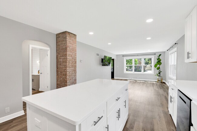 Building Photo - 1066 Poplar St