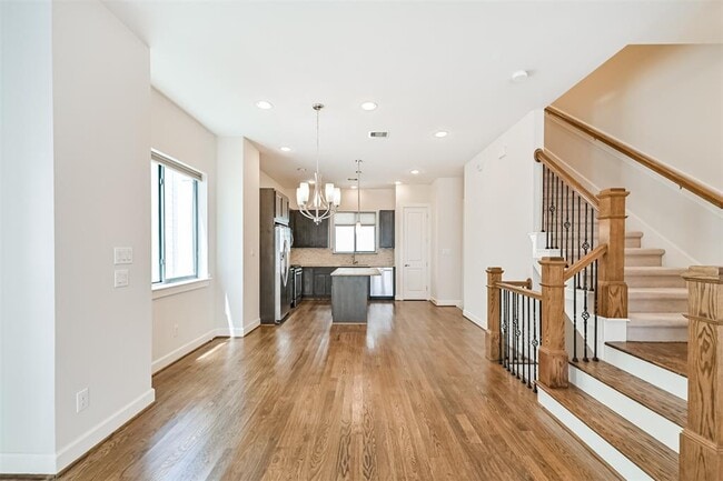 Building Photo - 2526 Chenevert St