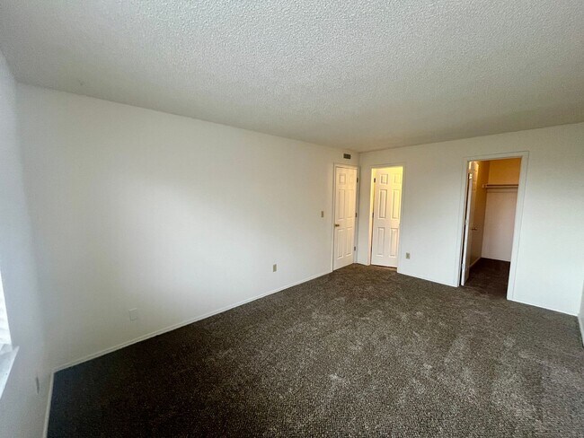 Building Photo - 2bd/2ba Washer/Dryer in unit!!!
