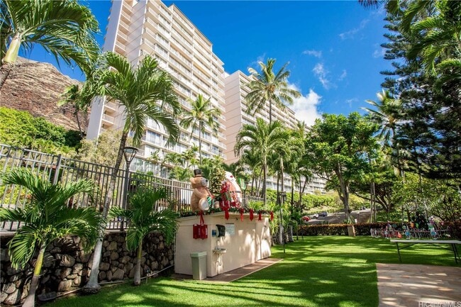 Building Photo - Makaha Valley Towers Fully Furnished. 1 Bedroom/1 Bath