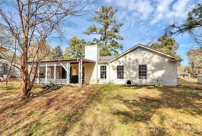 Building Photo - 8729 Timbercrest Cir