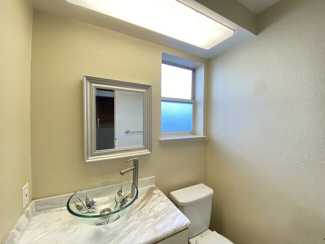 Building Photo - 746 Catalina Cir