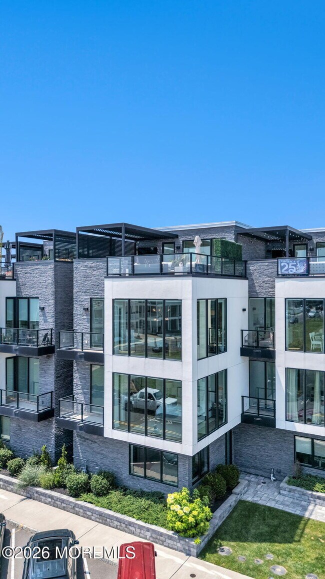 Building Photo - 200 Ocean Ave N