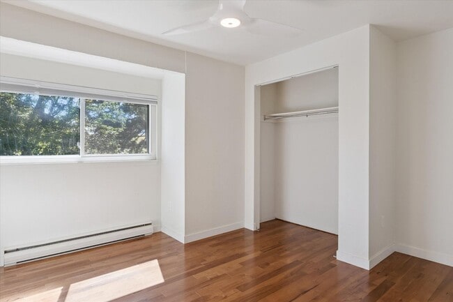 Building Photo - (PRICE DROP) Beautiful & Large 4-Bd 2.5-Ba...