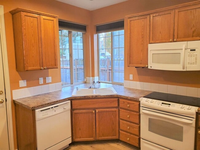 Building Photo - Great Home in Sherwood! Primary Suite on M...