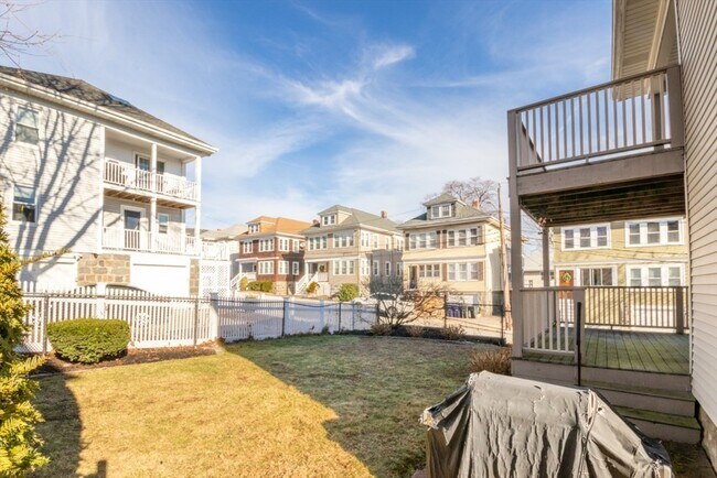 Building Photo - 76 Westglow St