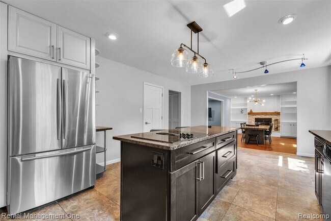 Building Photo - 3015 High Pointe Ct