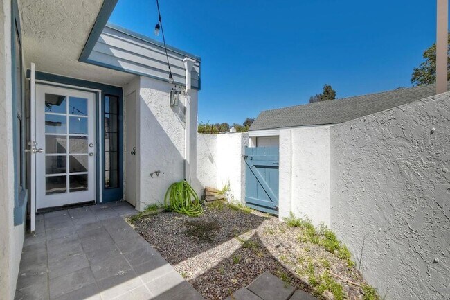 Building Photo - 151 Bronze Way