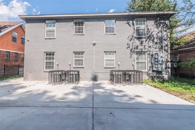 Building Photo - 3102 Wentworth St