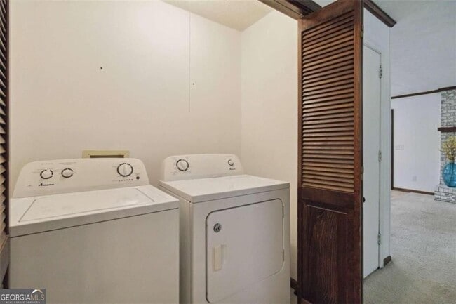 Building Photo - 3040 Land Rd