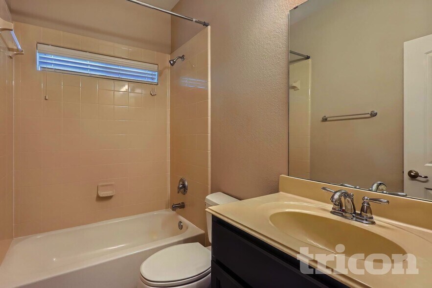 Building Photo - 1030 Barrington Dr