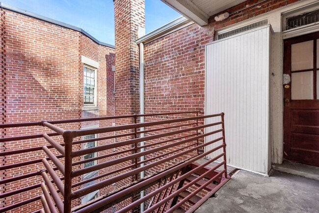 Building Photo - ADORABLE CONDO ON ARTHUR ASHE BOULEVARD