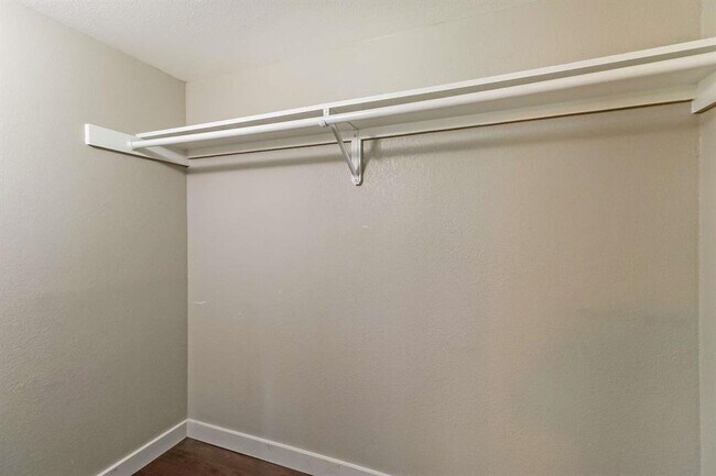 Building Photo - 7202 Twin Crest Dr