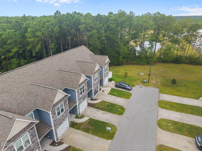 Building Photo - 211 N Stingray Ln