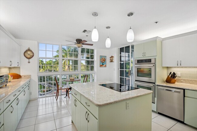 Building Photo - 4112 W Palm Aire Dr