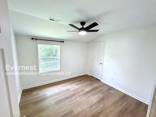 Building Photo - 1121 Lawley St