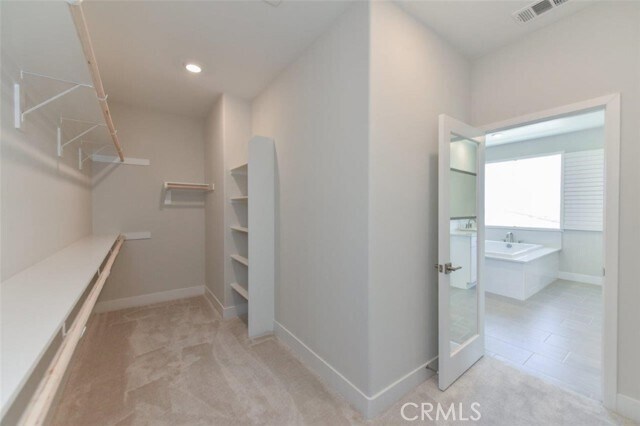 Building Photo - 132 Chorus