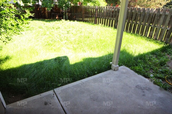 Building Photo - 2036 Glenmoor Dr