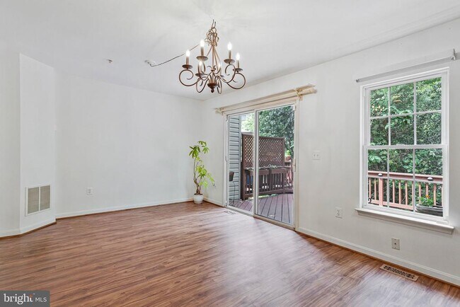 Building Photo - 616 Bellerive Ct