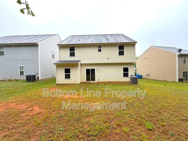 Building Photo - 1321 Waylon Ave