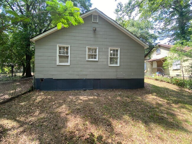 Building Photo - **ON HOLD** 2 Bedroom / 1 Bathroom Home for Rent in Columbus, GA***