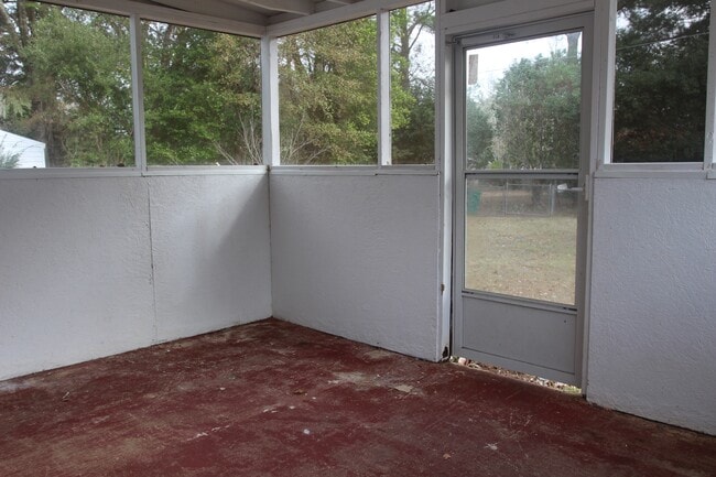 Building Photo - 2004 Coves Ct