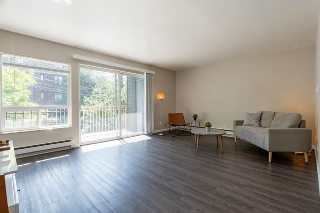 Interior Photo - Lakeview Place