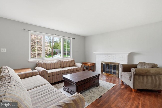 Building Photo - 7414 Jervis St