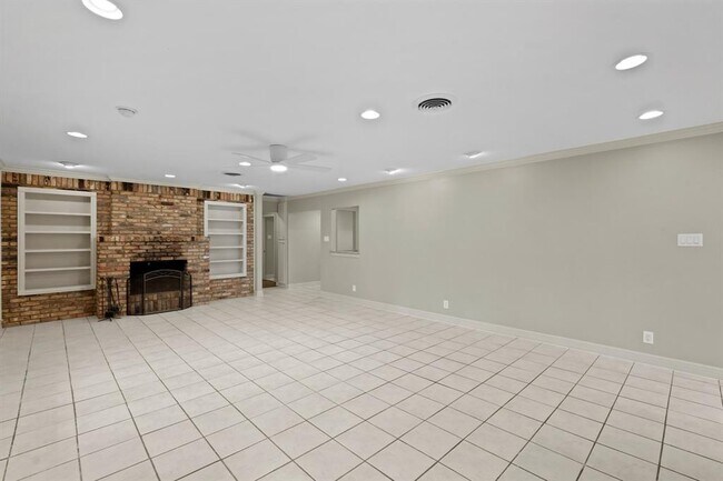 Building Photo - 5618 Bankside Dr