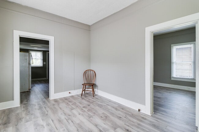 Building Photo - 206 Hobson St