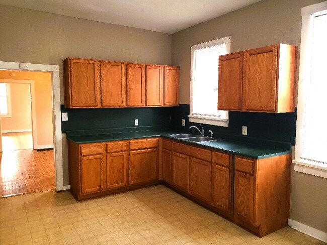 Building Photo - 902 N 9th St