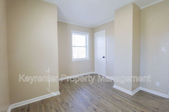 Building Photo - 1705 Bixby Rd