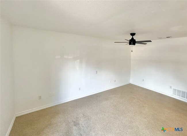 Building Photo - 809 W Avenue D