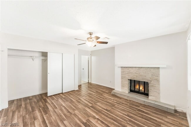Building Photo - 4960 E Mohave Ave