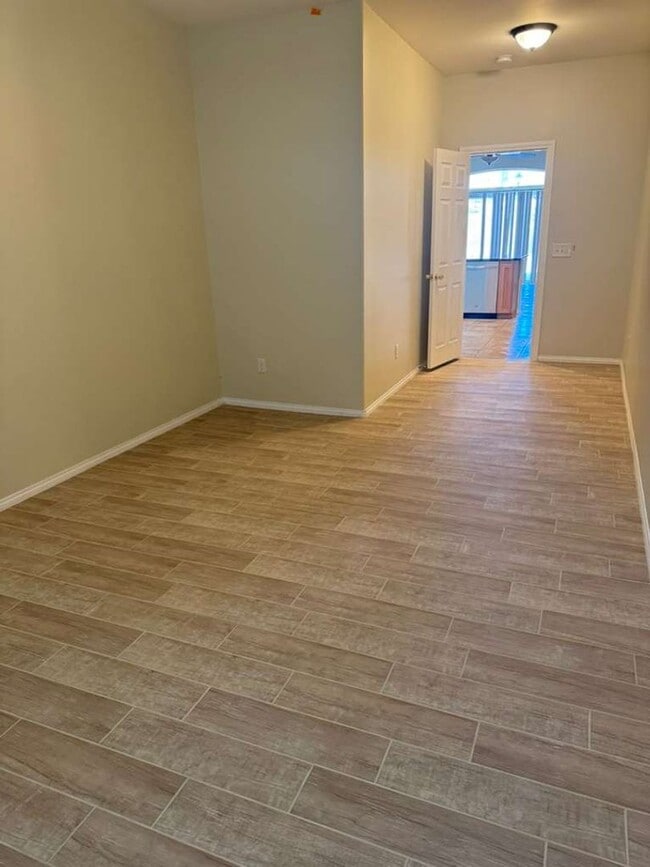 Building Photo - AVAILABLE NOW - $500 off first month rent - 4bd/2ba, 1895 Sq. Ft. Single Family Home with Solar