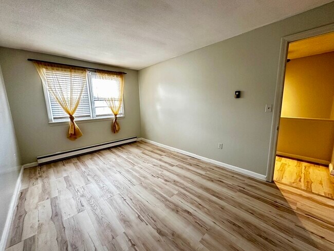 Building Photo - 540 Granby Rd